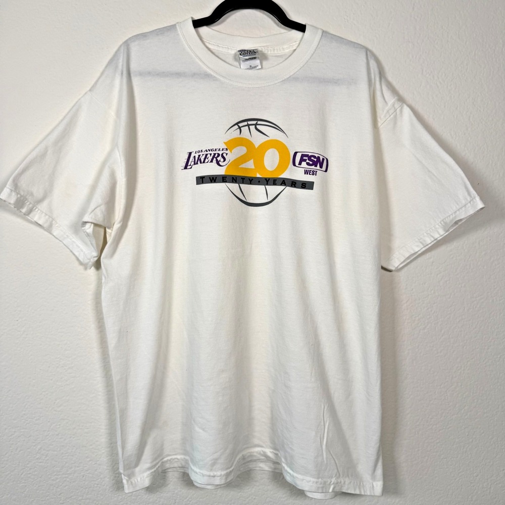 VINTAGE LAKERS T SHIRT XL FSN West 20 Years Graphic Tee White Gildan Y2K